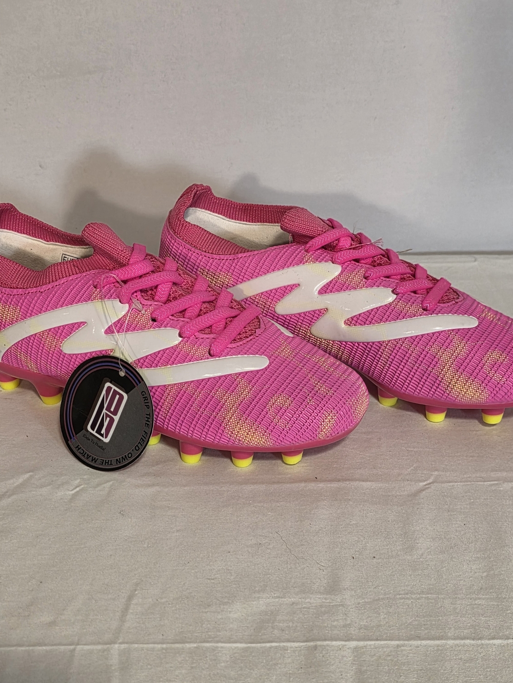 NWT Deja Tu Huella Youth Pink Soccer Cleats - Size 1 Kids Firm Ground